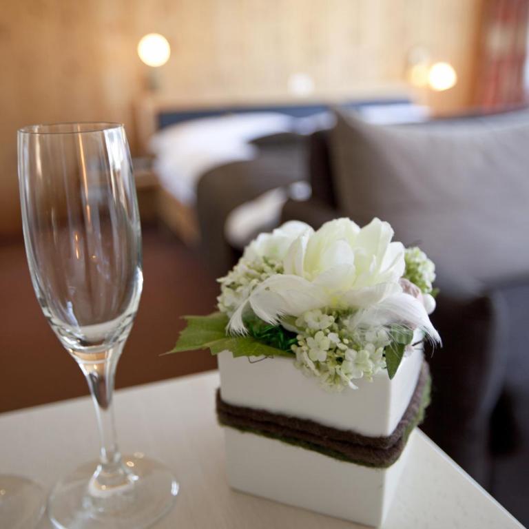 Hotel Cabana - Junior Suite mit Balkon und Blick auf den Eiger - 4