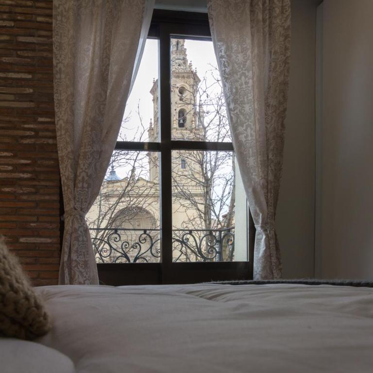 Apto con vistas a la catedral y aire acondicionado - Apartamento - 4