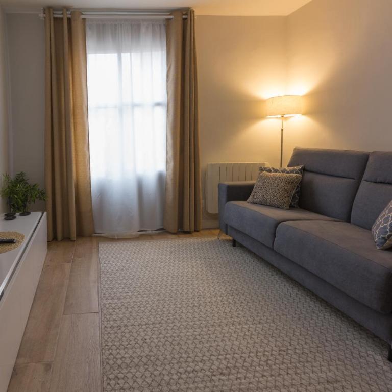 Apto con vistas a la catedral y aire acondicionado - Apartamento - 3