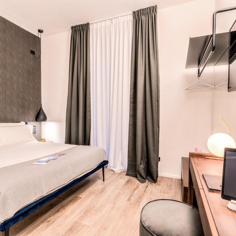 La Spezia by The First - Luxury Rooms & Suites - Camera Matrimoniale Deluxe con Vista Città e Balcone - 3