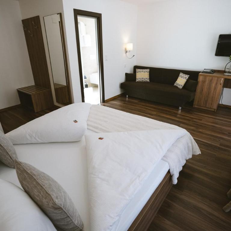 Hotel Römerhof - Eckzimmer mit Balkon - 2