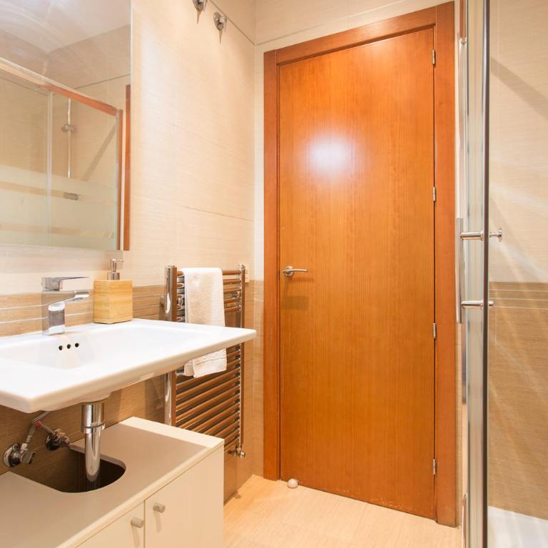Granada Home Centro - Three-Bedroom Apartment (C) - 13