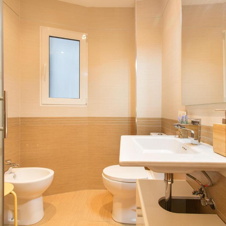 Granada Home Centro - Three-Bedroom Apartment (C) - 15
