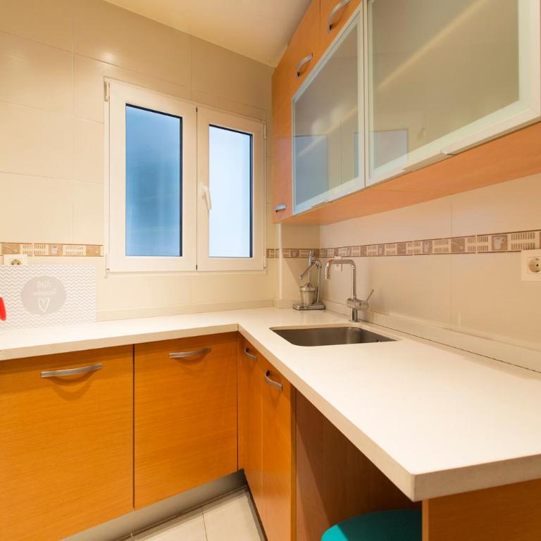 Granada Home Centro - Three-Bedroom Apartment (C) - 10