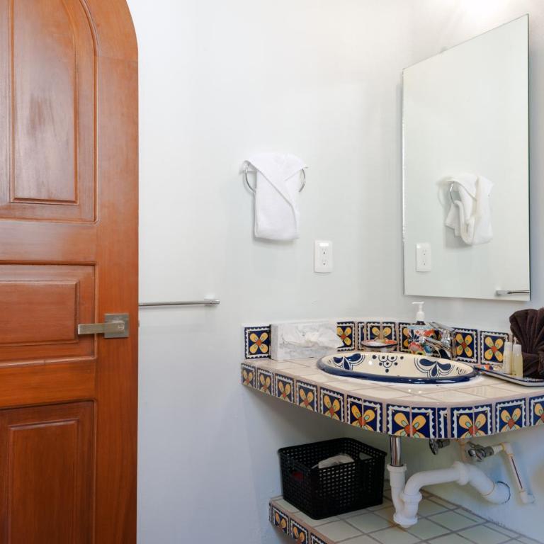 Casa Sonoma - Charming Condos Minutes from Beach & Reef - Superior Apartment - 11