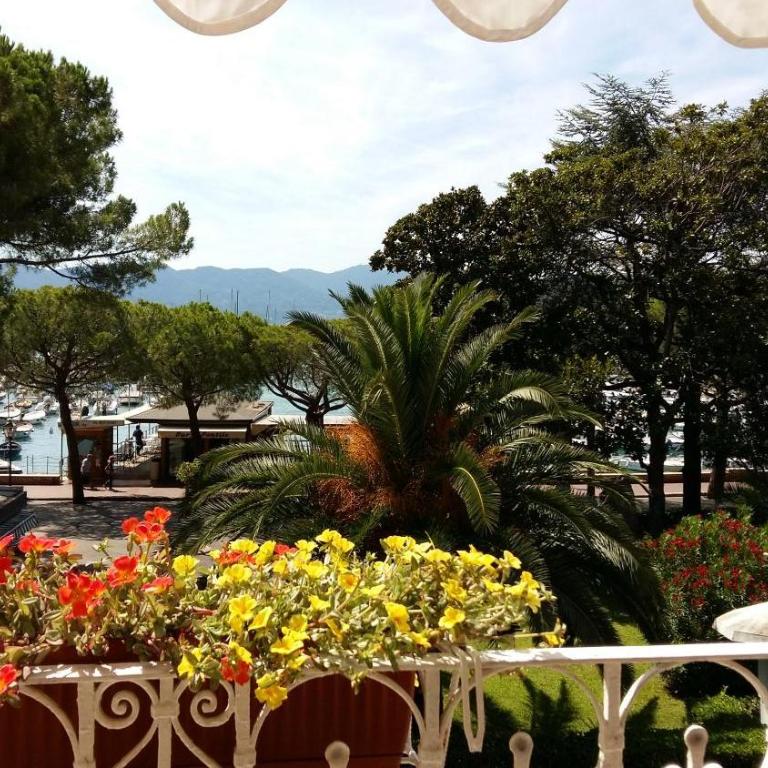 Prima Fila - Camera Quadrupla Deluxe con Vista Mare - 1