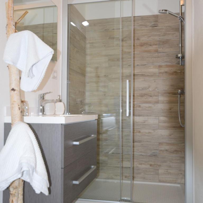 Corte del Lago - Camera Matrimoniale/Doppia con Letti Singoli con Bagno Privato - 11