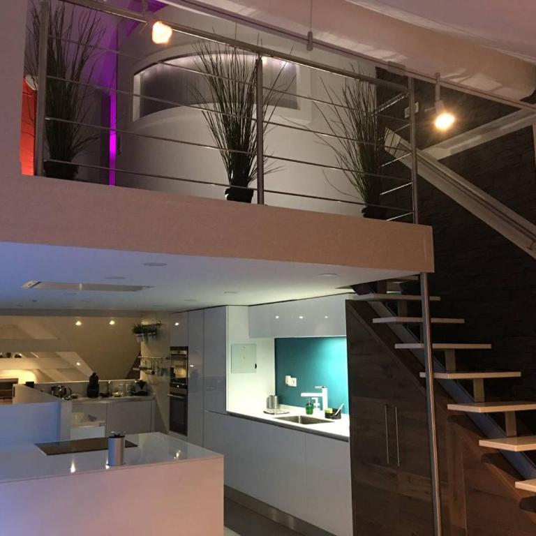 Le Cocon De Notre Dame - Four-Bedroom Loft Apartment with Sauna - 1