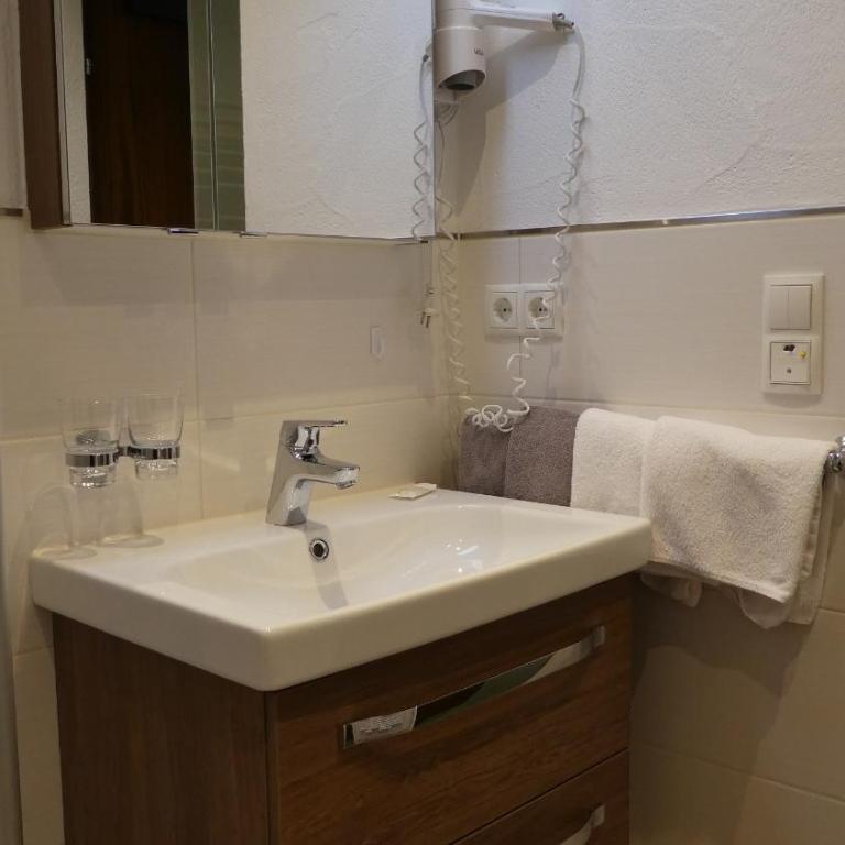 Landhaus Ruppaner - Deluxe Doppelzimmer mit Balkon - 5