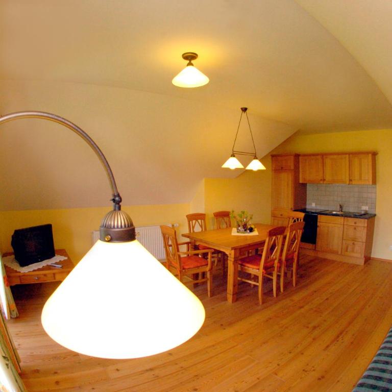 Weingut Winzerhof Gästezimmer Grebenz - Familienapartment (4 Erwachsene + 1 Kind) - 6