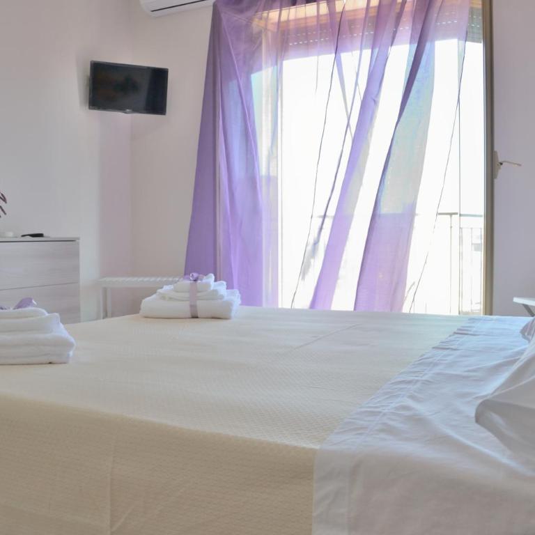B&B Al Sole di Sicilia - Camera Matrimoniale con Balcone - 10