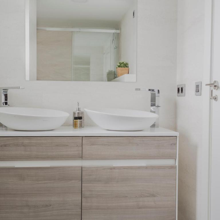 HQ Rooms Apartments San Vicente - 3 Bedroom Penthouse Apartment - 26