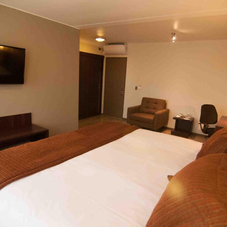 Hotel Manso de Velasco - Habitación Doble Superior - 1 cama extragrande o 2 individuales - 3