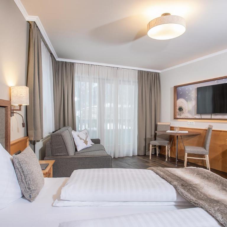 Hotel Christina - Ihr kleinstes 4* Hotel am Achensee - Suite mit Seeblick - 3
