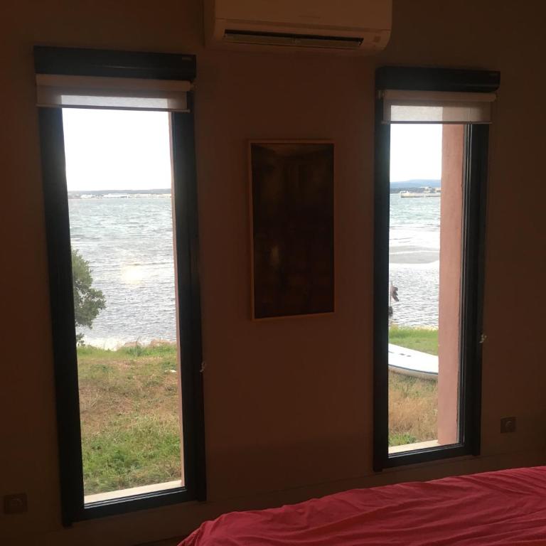 maison atypique les pieds dans l'eau - Maison de Vacances - 10