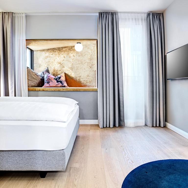STAGE 12 Hotel by Penz - Family Room - 3