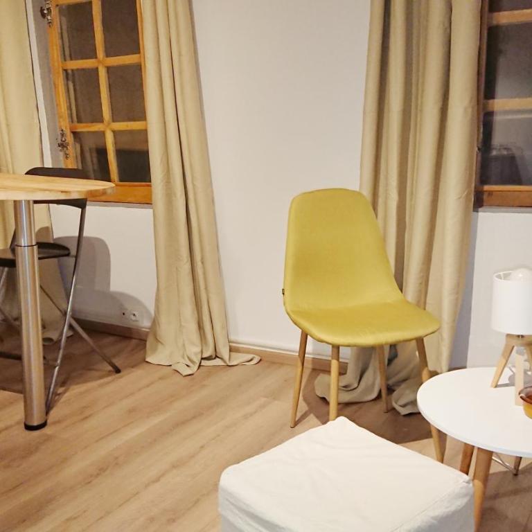 Place de la Roquette, centre historique - Apartment - auf 2 Etagen - 17