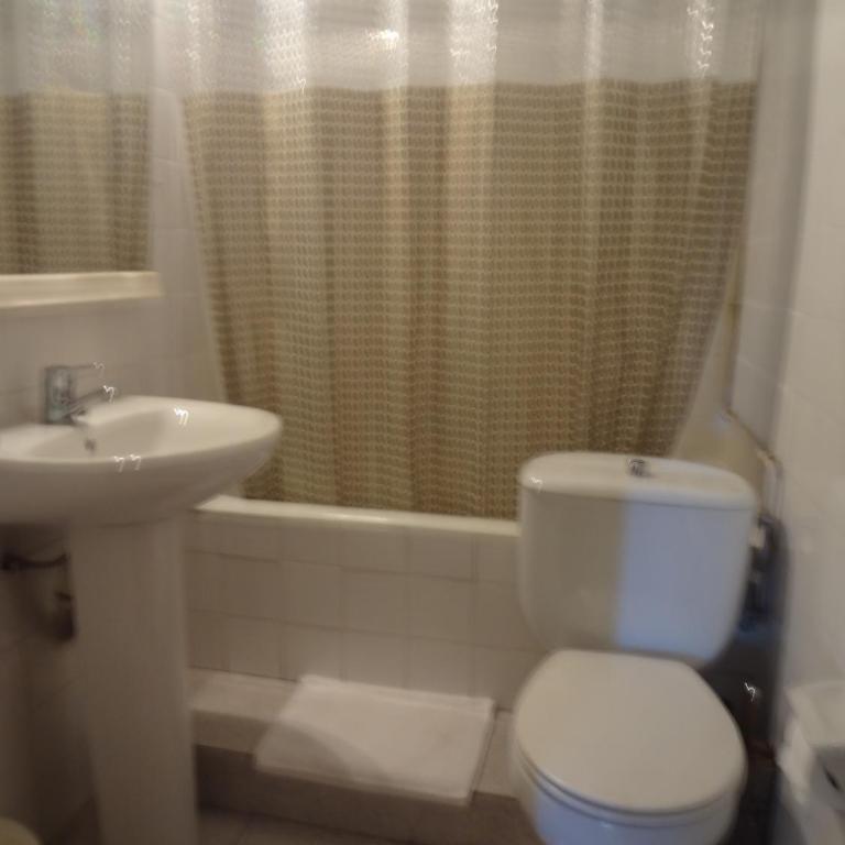 Hostal Lima - Triple Room with Terrace - 4