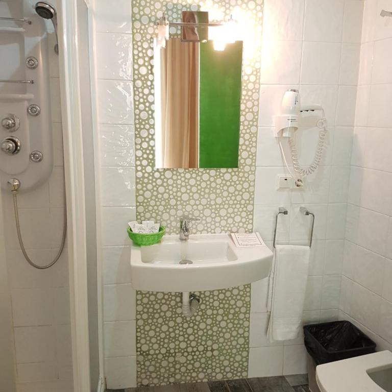 Hotel y Apartamentos Doña Lola - Habitación Doble - 4