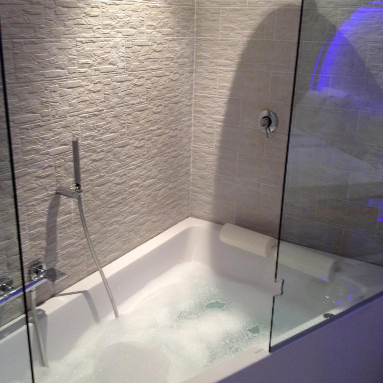 Wrooms Guest House - Doppelzimmer mit Whirlpool - 11