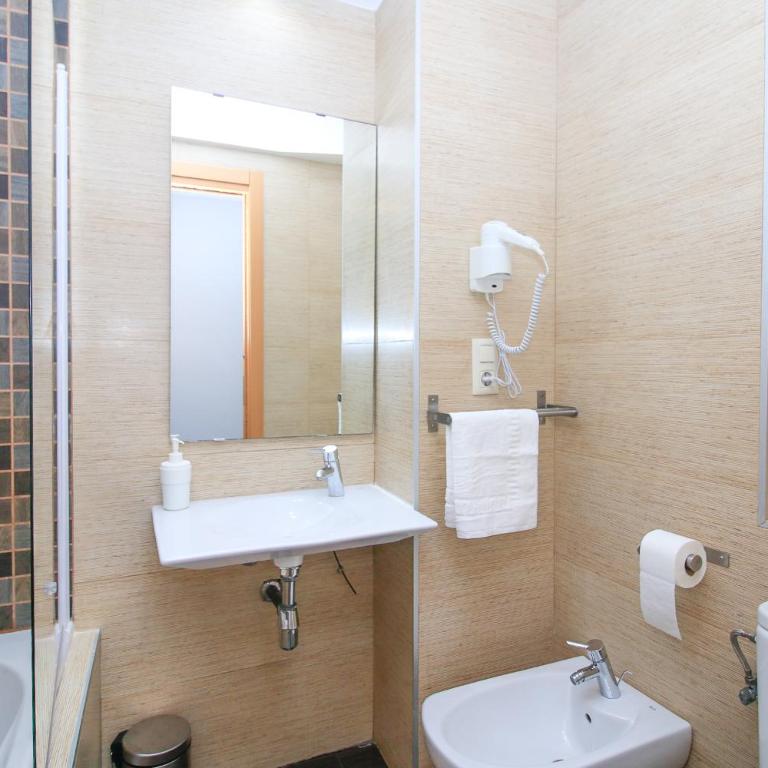 BET Apartments - Tramontana Apartments - One Bedroom Apartment with Balcony - 11