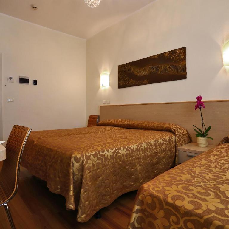 Hotel Castiglione - Triple Room - 8