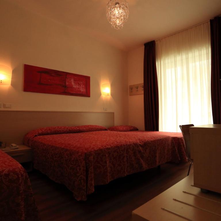 Hotel Castiglione - Superior Triple Room with Balcony - 5