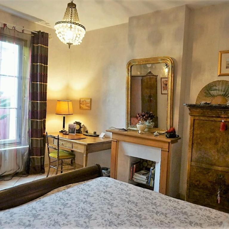 La Maison Rouge - Chambre Double avec Salle de Bains Privative Séparée - 1 - 2