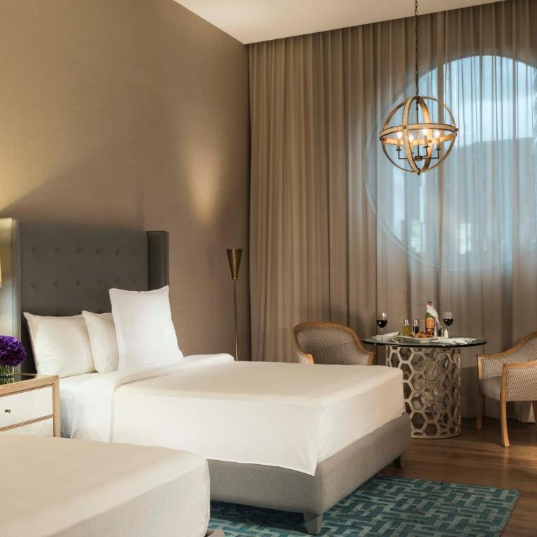 Marquis SkySuites - Deluxe Suite two double beds - 5