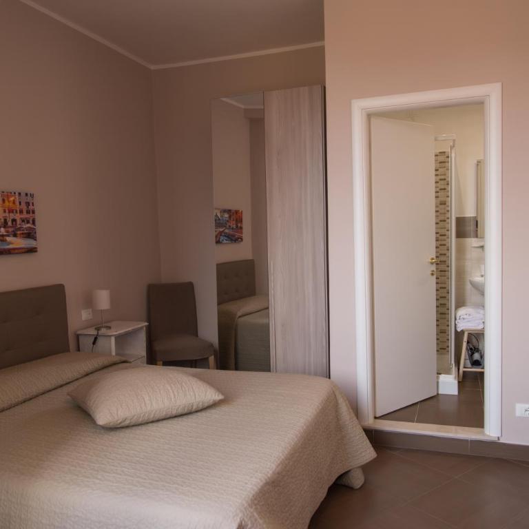 La Terrazza di Evelina Guest House - Camera Matrimoniale/Doppia con Letti Singoli con Bagno Privato - 1