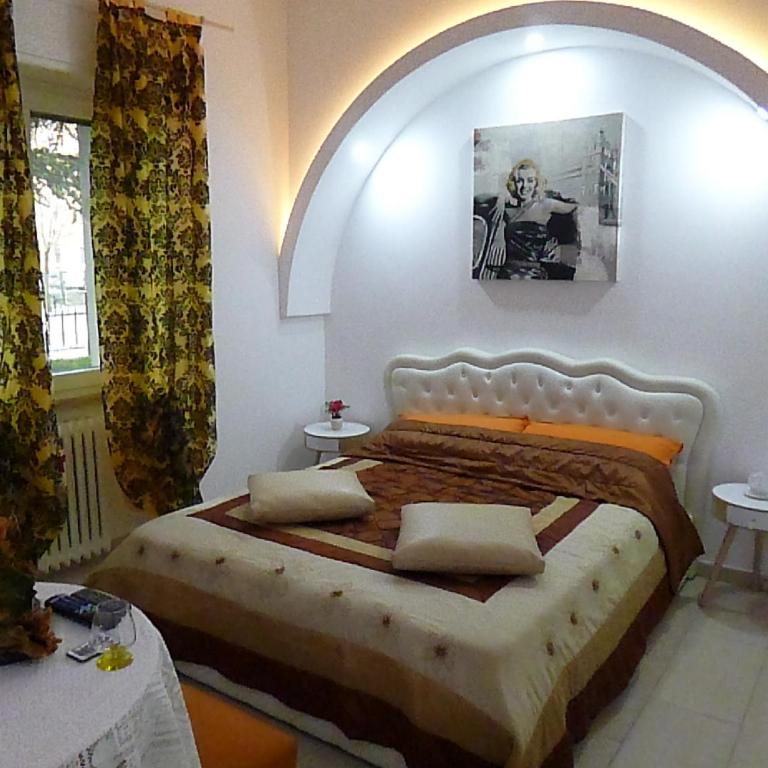 Monaco Rooms - Double Room with Private Bathroom - 1