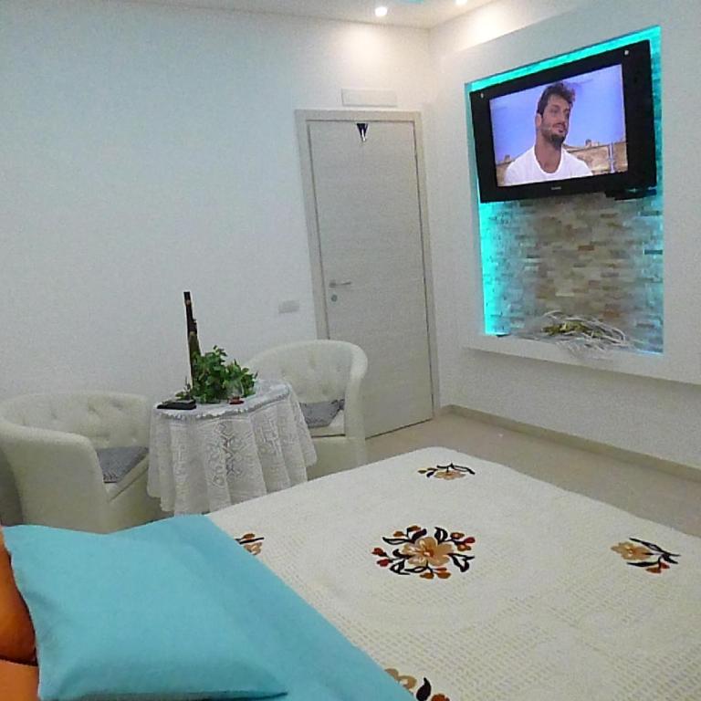 Monaco Rooms - Double Room with Private Bathroom - 5