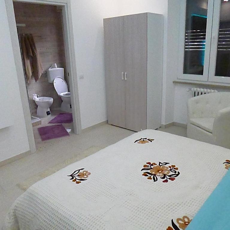 Monaco Rooms - Double Room with Private Bathroom - 6