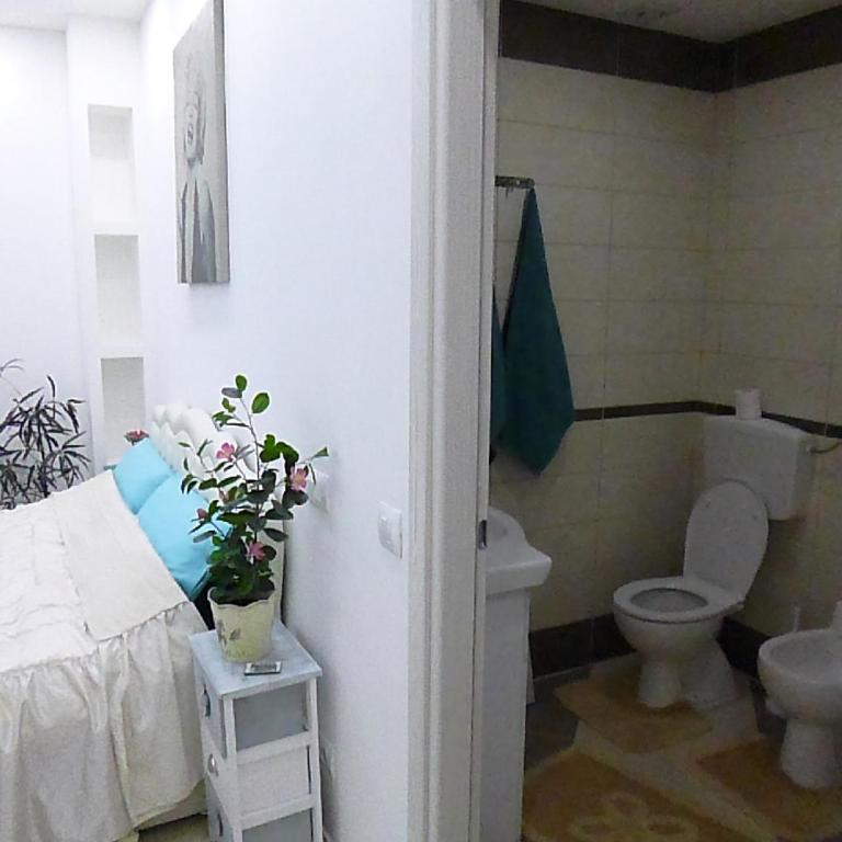 Monaco Rooms - Double Room with Private Bathroom - 6