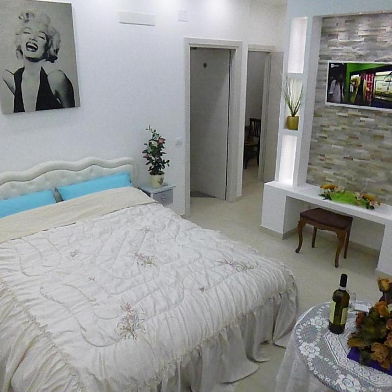 Monaco Rooms - Double Room with Private Bathroom - 2