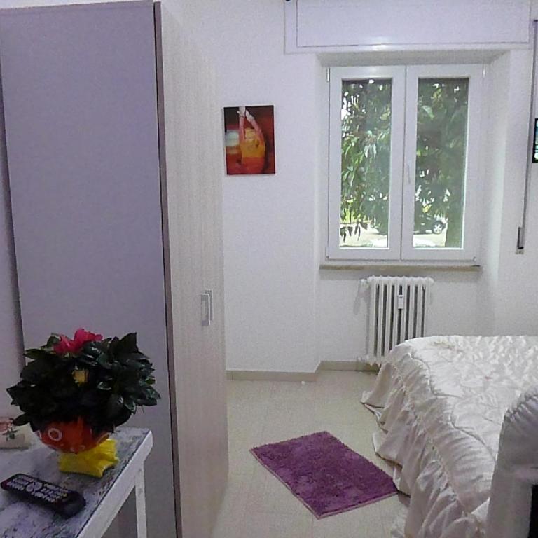 Monaco Rooms - Single Room with Private Bathroom - 1