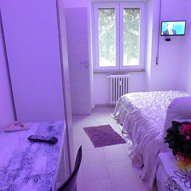 Monaco Rooms - Single Room with Private Bathroom - 4