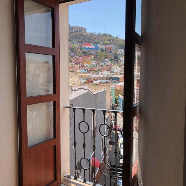 Hotel Grand Guanajuato - Queen Suite with City View - 11