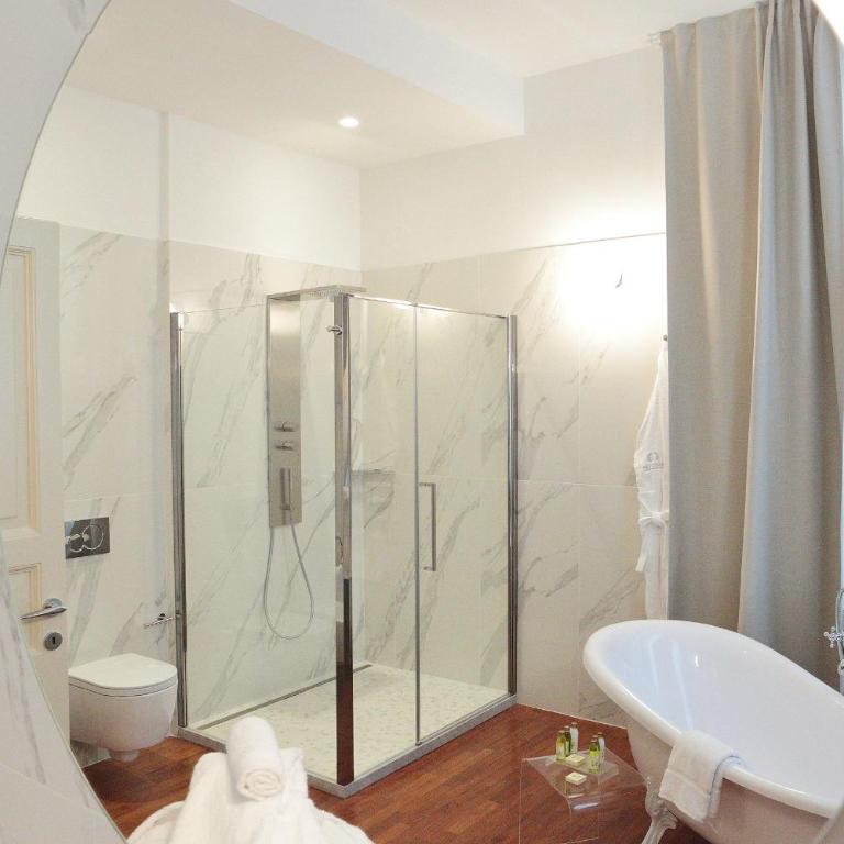 Palazzo Cini Luxury Rooms in Pisa - Camera Tripla Superior con Vasca - 20