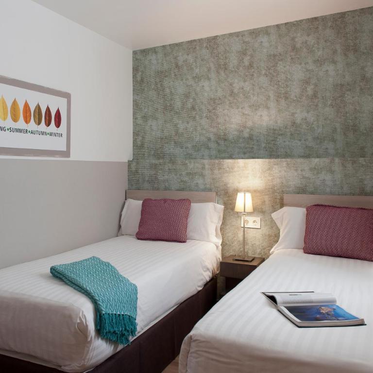 MH Apartments S. Familia - Two-Bedroom Apartment - 17