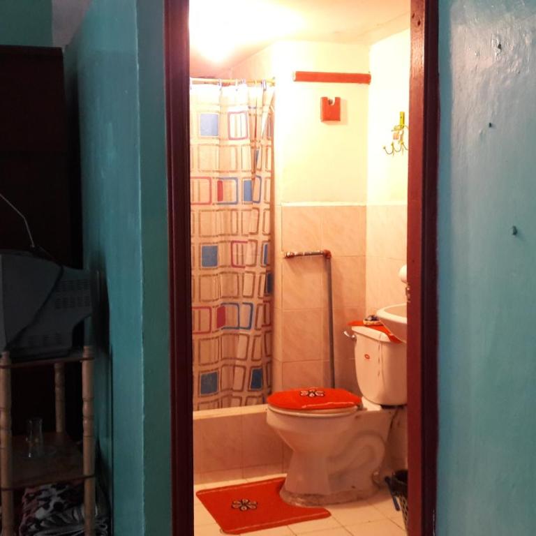 Hostal La Chorrera - Habitación Doble con baño privado - 2 camas - 2