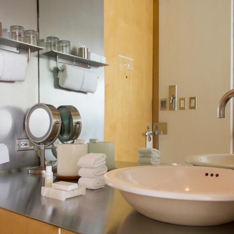Habita, Mexico City, a Member of Design Hotels - Deluxe King Room - 5