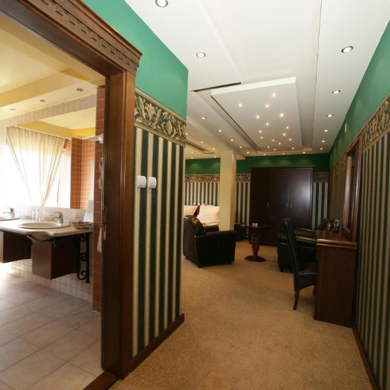 Garni Hotel Garson-Lux NS - Deluks Dvokrevetna Soba sa Bračnim Krevetom/Zasebnim Krevetima - 18