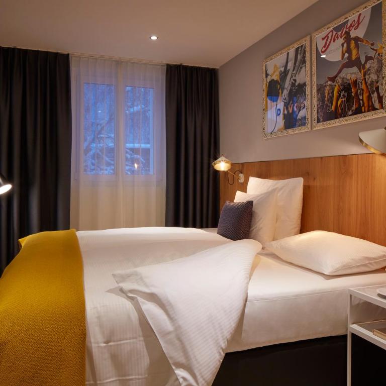 Hard Rock Hotel Davos - Studio-Suite Silver mit Kingsize-Bett - 3