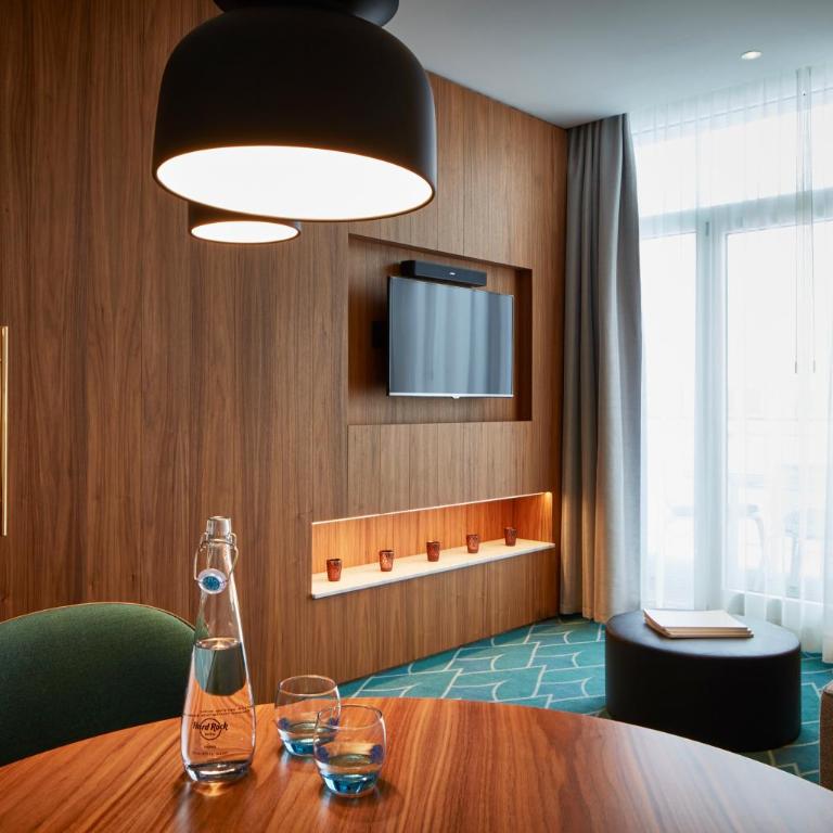 Hard Rock Hotel Davos - Rock Suite Silver mit Kingsize-Bett - 4
