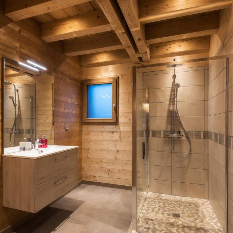 Chalet La Reine des Prés sauna piscine Gérardmer Le Domaine des Fleurs - Chalet - 12