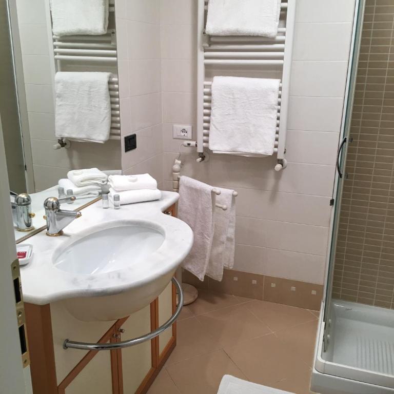 apartment Zagara - Gardone Riviera center - Appartamento con 1 Camera da Letto, Balcone e Vista Lago Parziale - 11
