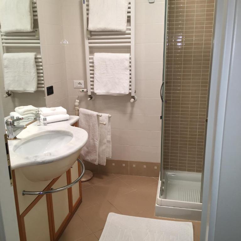 apartment Zagara - Gardone Riviera center - Appartamento con 1 Camera da Letto, Balcone e Vista Lago Parziale - 9