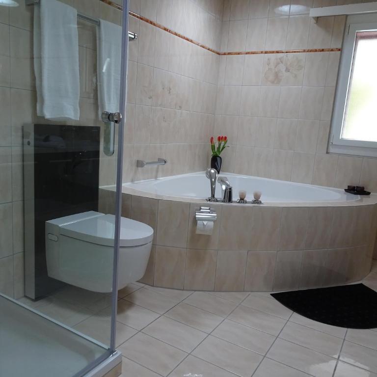 B & B Hartenfels 73 - Doppelzimmer mit eigenem externen Bad - 1
