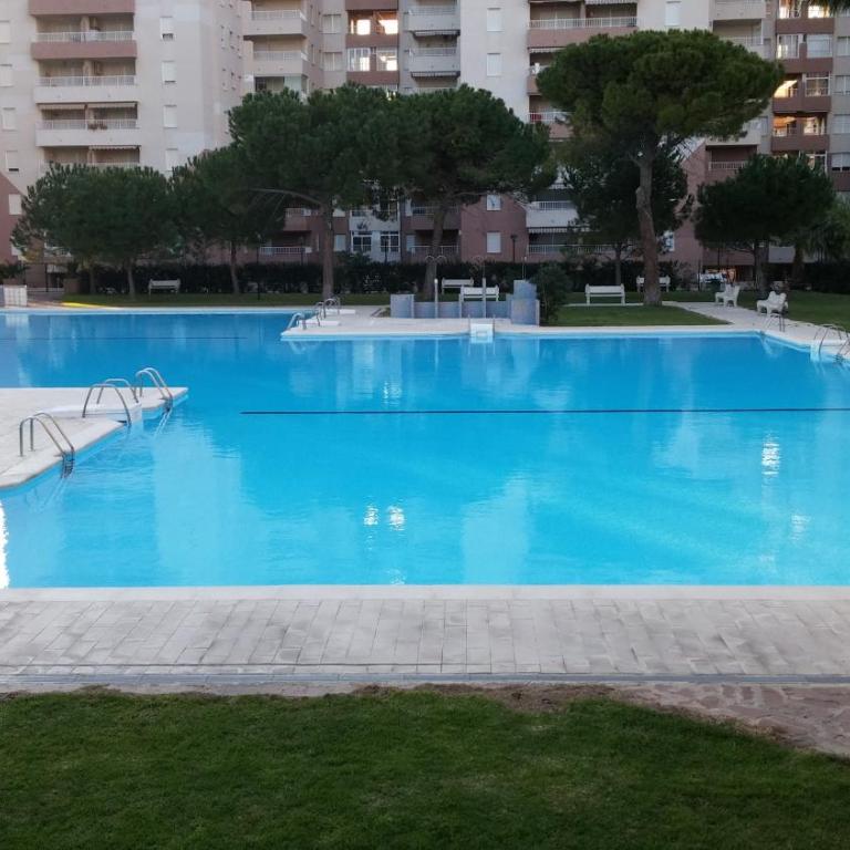 Apartamento Con Preciosas Vistas Al Mar,WIFI y piscina de temporada - Apartment - 16